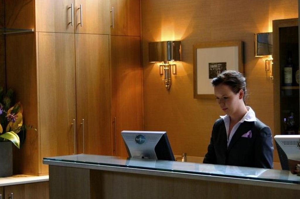 Hotel Veritas Кембридж Интерьер фото